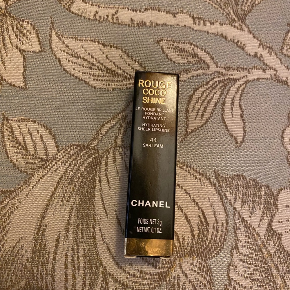 CHANEL Rouge Coco Shine Lip Balm - Sari Eam